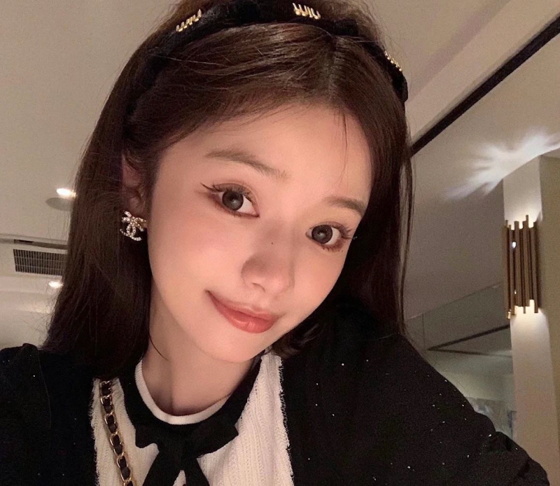 Ch**el earrings
